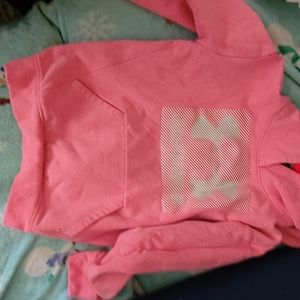 Girls medium under Armour hoodie